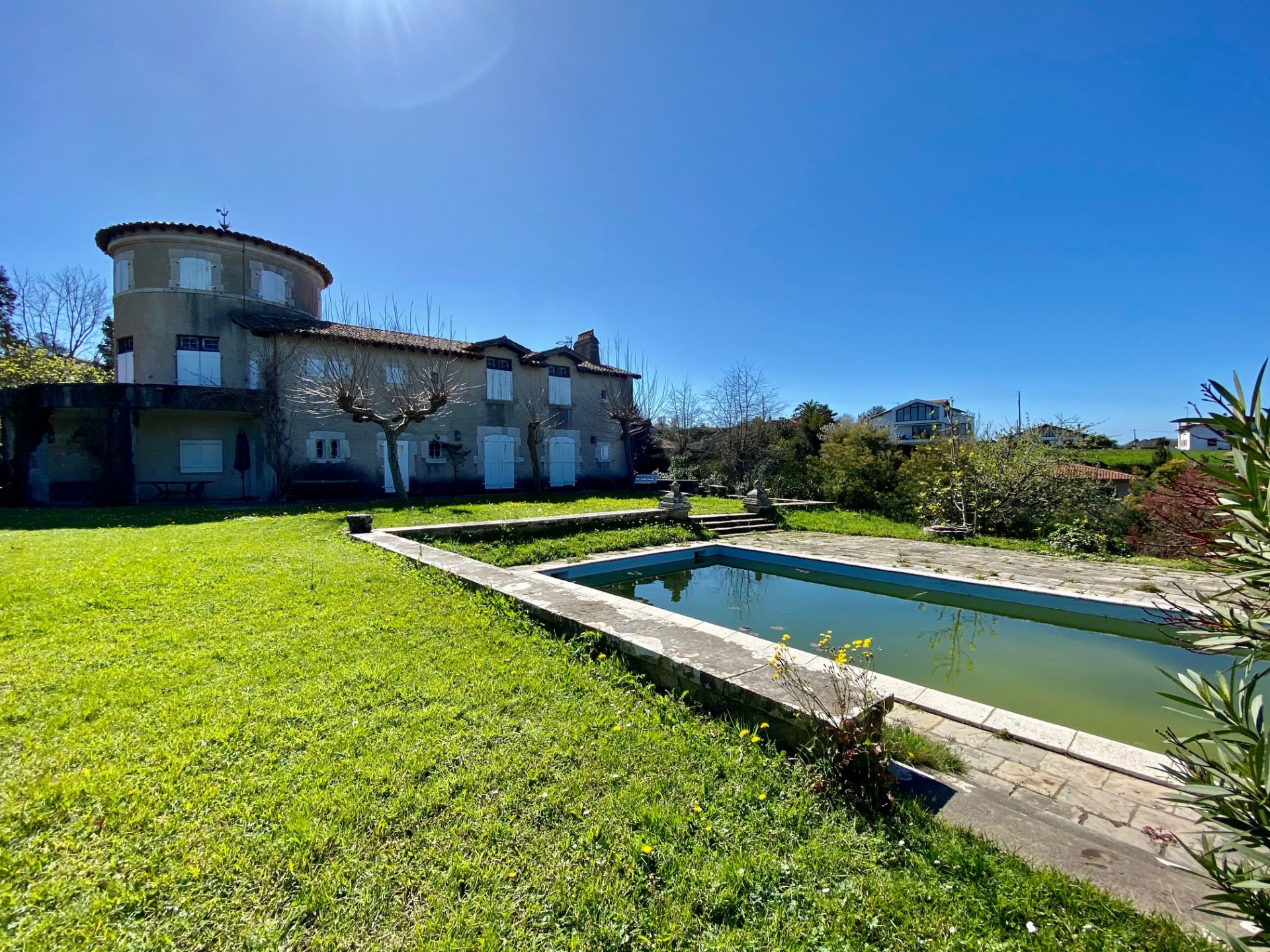 villa-avec-piscine-face-la-baie-de-saint-jean-de-luz-ciboure